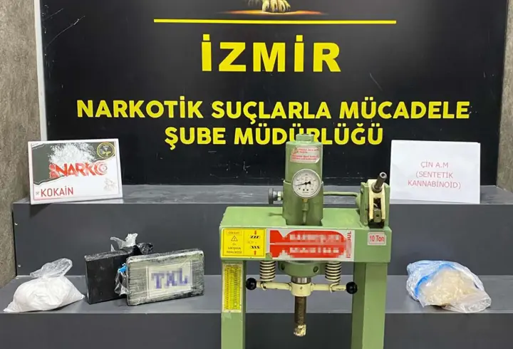 Otomobilde uyuşturucuyla yakalanan 4 şüpheli tutuklandı