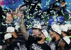 Super Bowl'da şampiyon Seattle Seahawks oldu, devre arası Bad Bunny sadece İspanyolca şarkılar söyledi