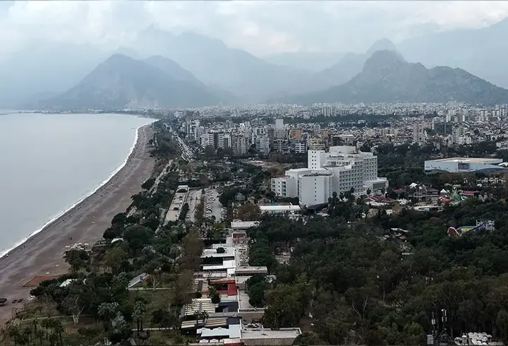 Antalya'nın kalbinde 70 yıldır süren milyarlarca liralık dava: Metrekare­si 100 bin TL