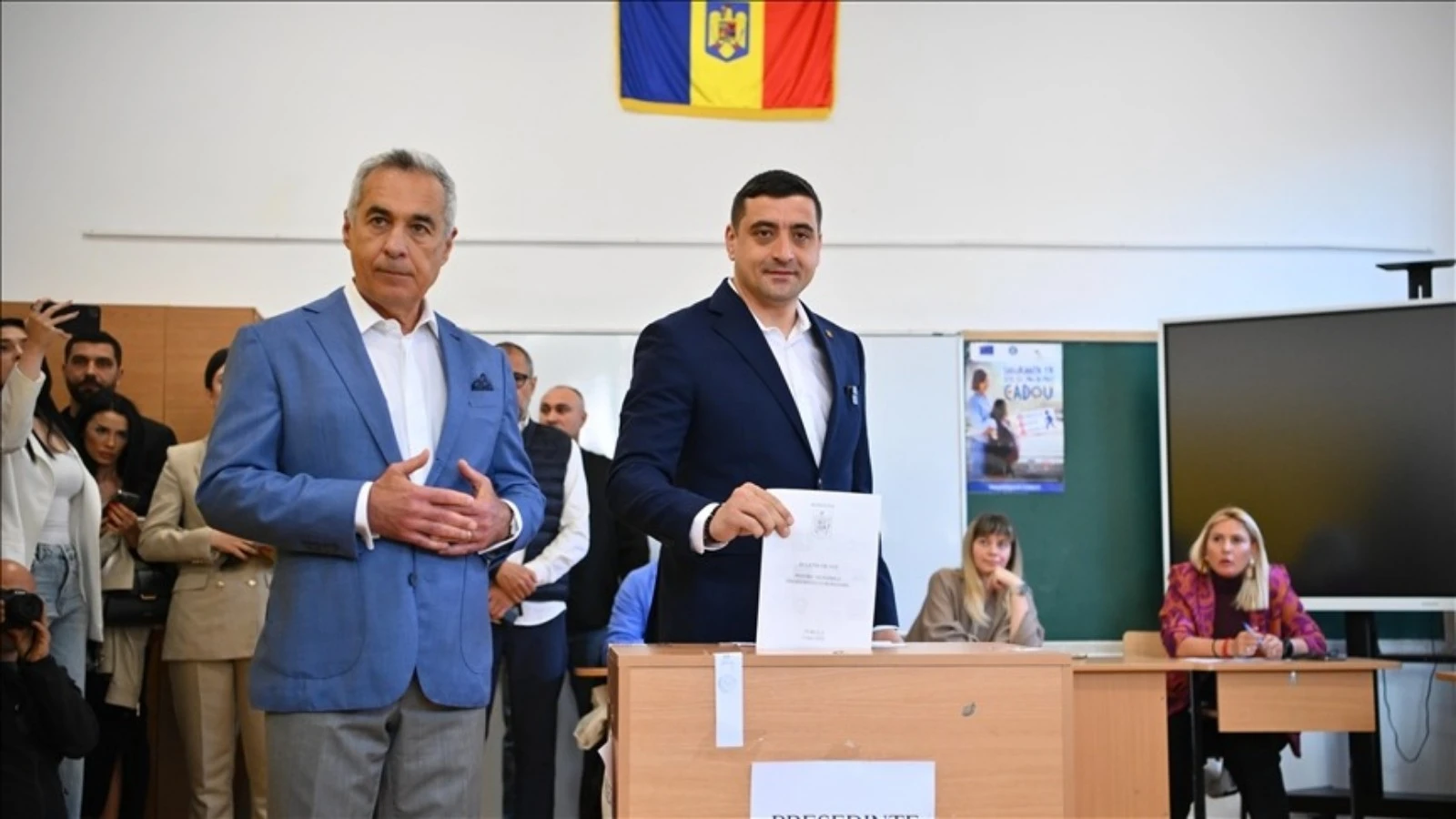 Romanya'da cumhurbaşkanlığı seçimini aşırı sağcı aday önde tamamladı