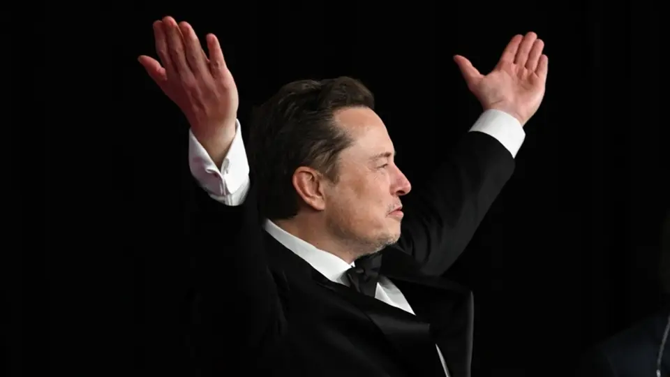 Musk'tan ABD'de 'yeni bir siyasi parti kurulsun mu?' anketi