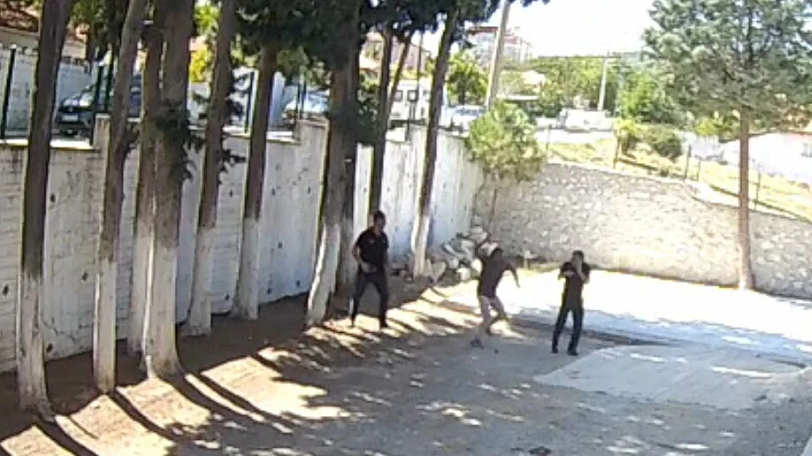 Belediye başkanı, zabıta memurlarını sopayla darp etti