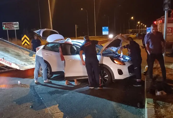 İki otomobilin çarpıştığı kazada 4 kişi yaralandı 