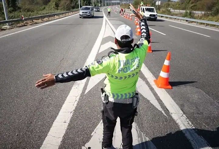 İstanbul'da 3 ilçede bugün ve yarın bazı yollar trafiğe kapatılacak