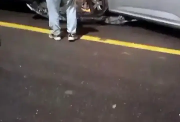 Kaza yapan oğluna kızan babayı çevredekiler sakinleştirdi