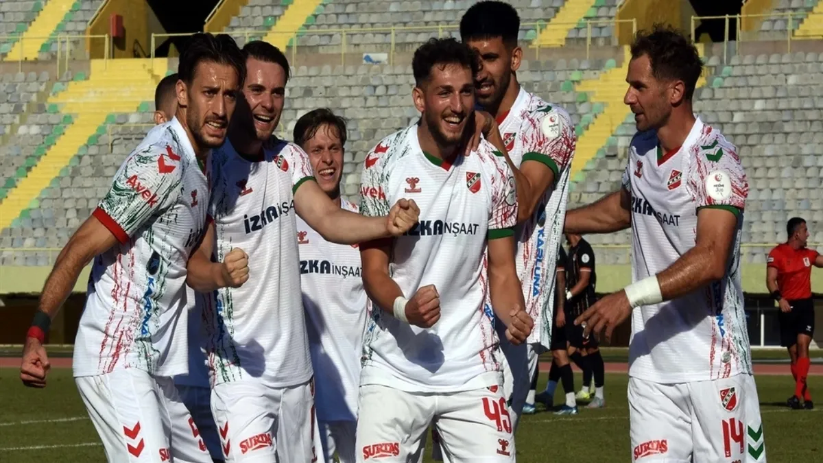 Karşıyaka fırtınası devam ediyor zirvede güç gösterisi!