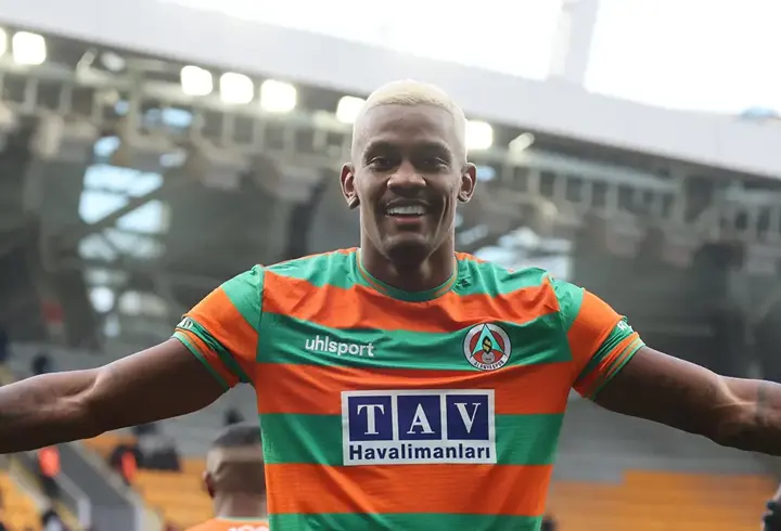 Alanyaspor'da sezonun dikkat çeken ismi Cordova oldu