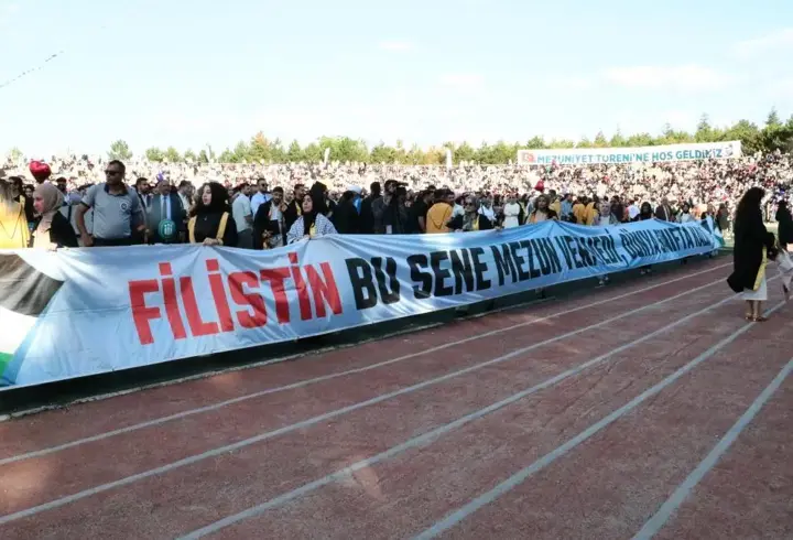 Malatya'da 10 bin 555 üniversite öğrencisi mezuniyet coşkusu yaşadı