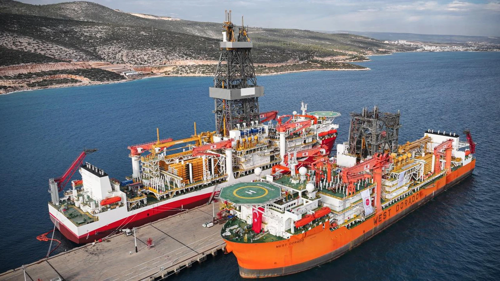 Türkiye'nin yeni sondaj gemileri yan yana geldi