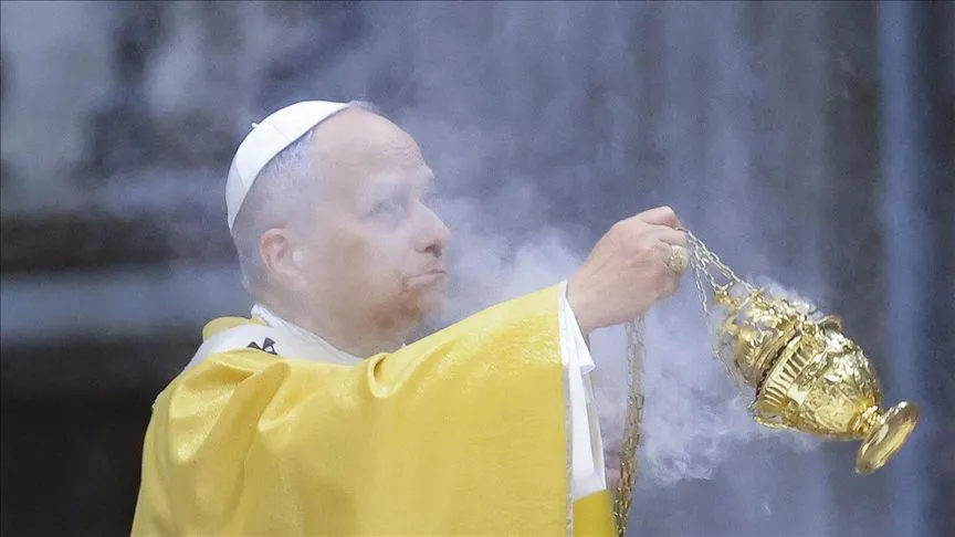 Papa 14. Leo, Vatikan'da ilk kez Noel ayini yönetti