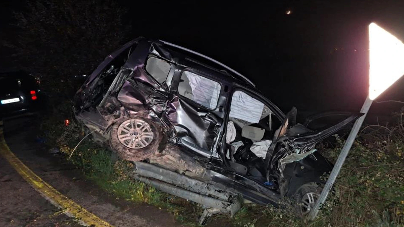 Sakarya'da ölümlü kaza! Çarpışan araçlar hurdaya döndü