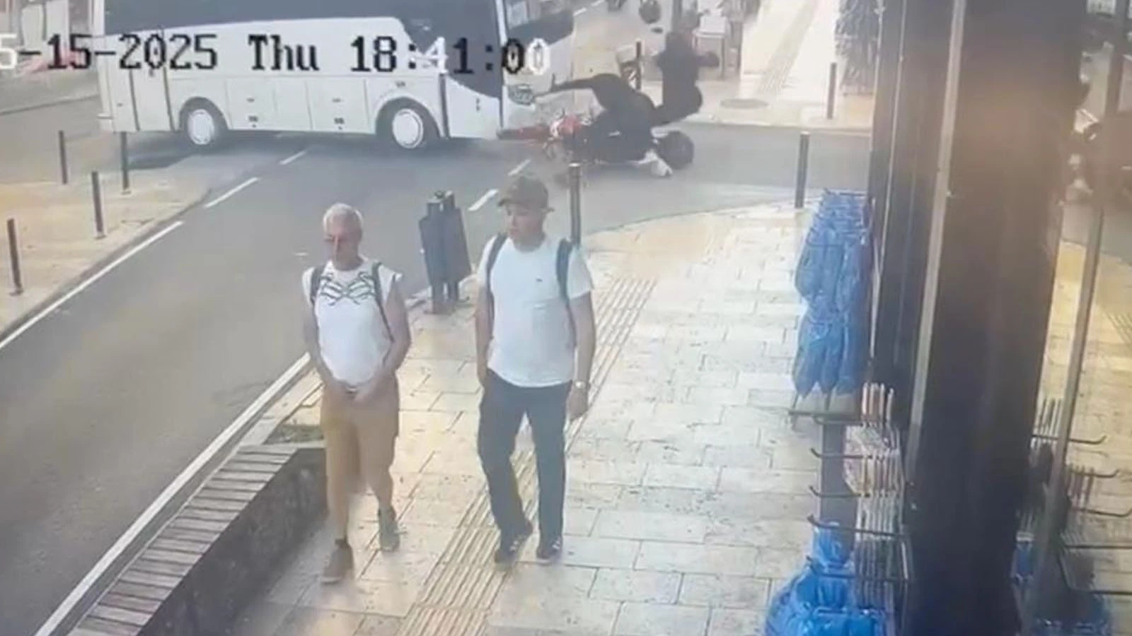 Otel servisi ile motosiklet çarpıştı: 1 ölü, 1 ağır yaralı