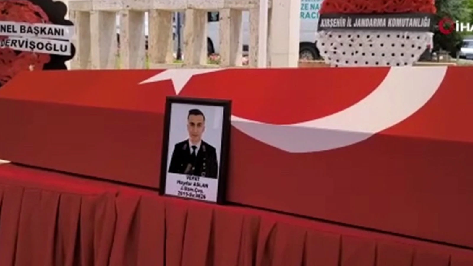 Uzman çavuş ve eşi trafik kazasında hayatını kaybetti