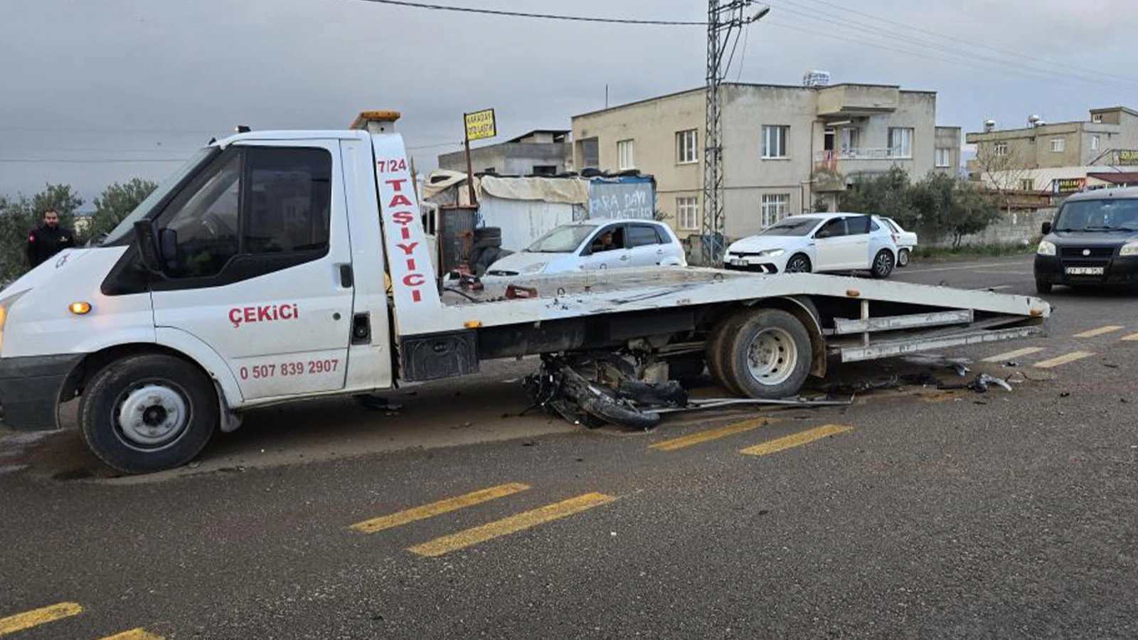 Motosikletle kamyonet çarpıştı: 1 ölü, 1 ağır yaralı