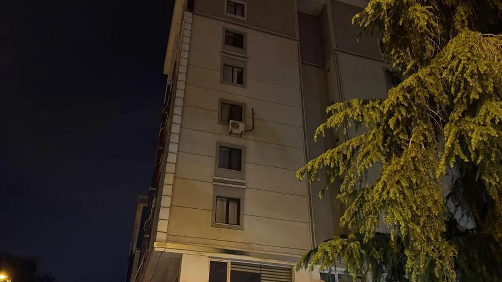 Ataşehir'de korkunç olay! 5. kattan düşen genç ağır yaralandı
