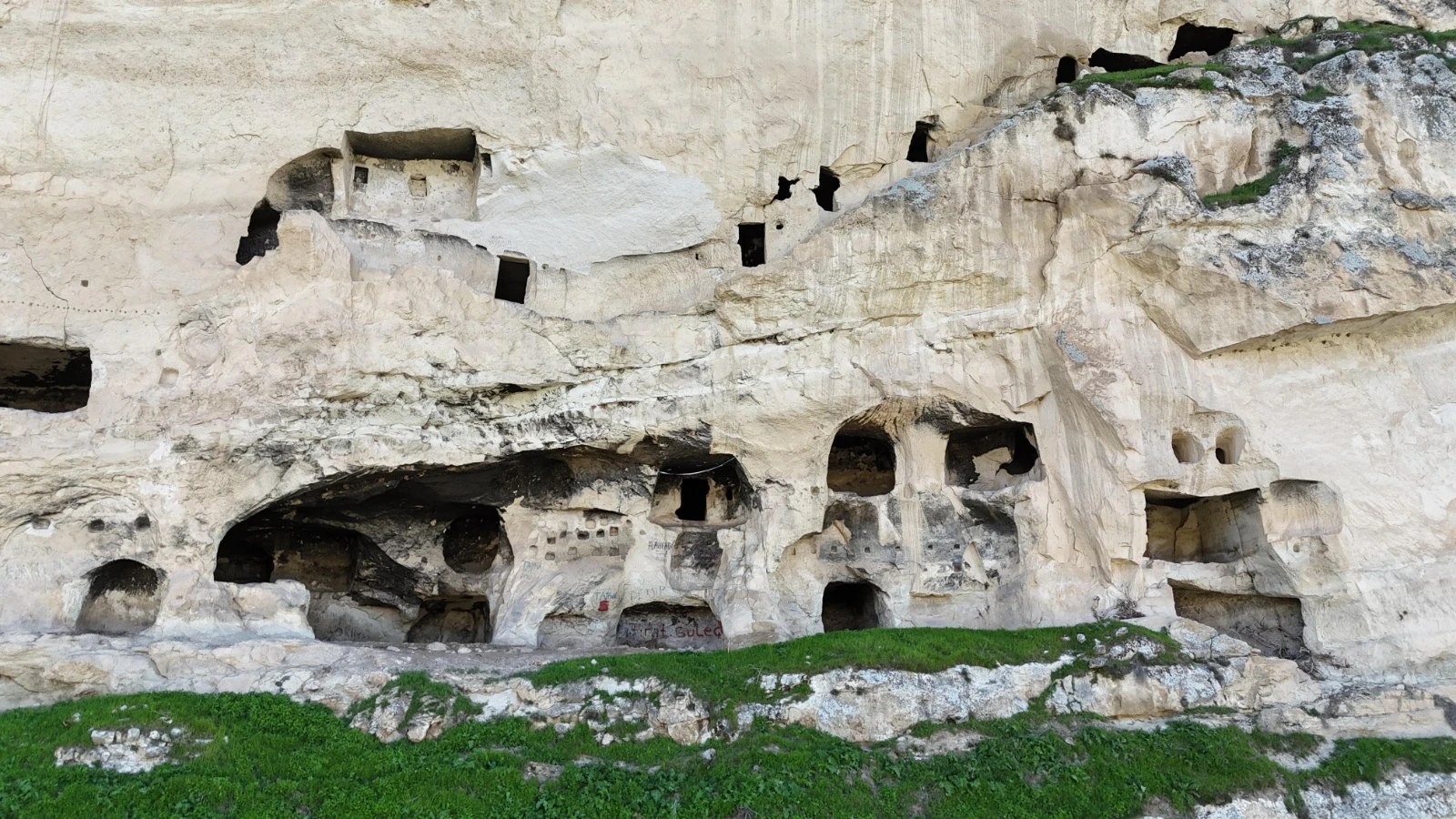 Tunceli'deki tarihi ‘İn delikleri’ turizme kazandırılıyor