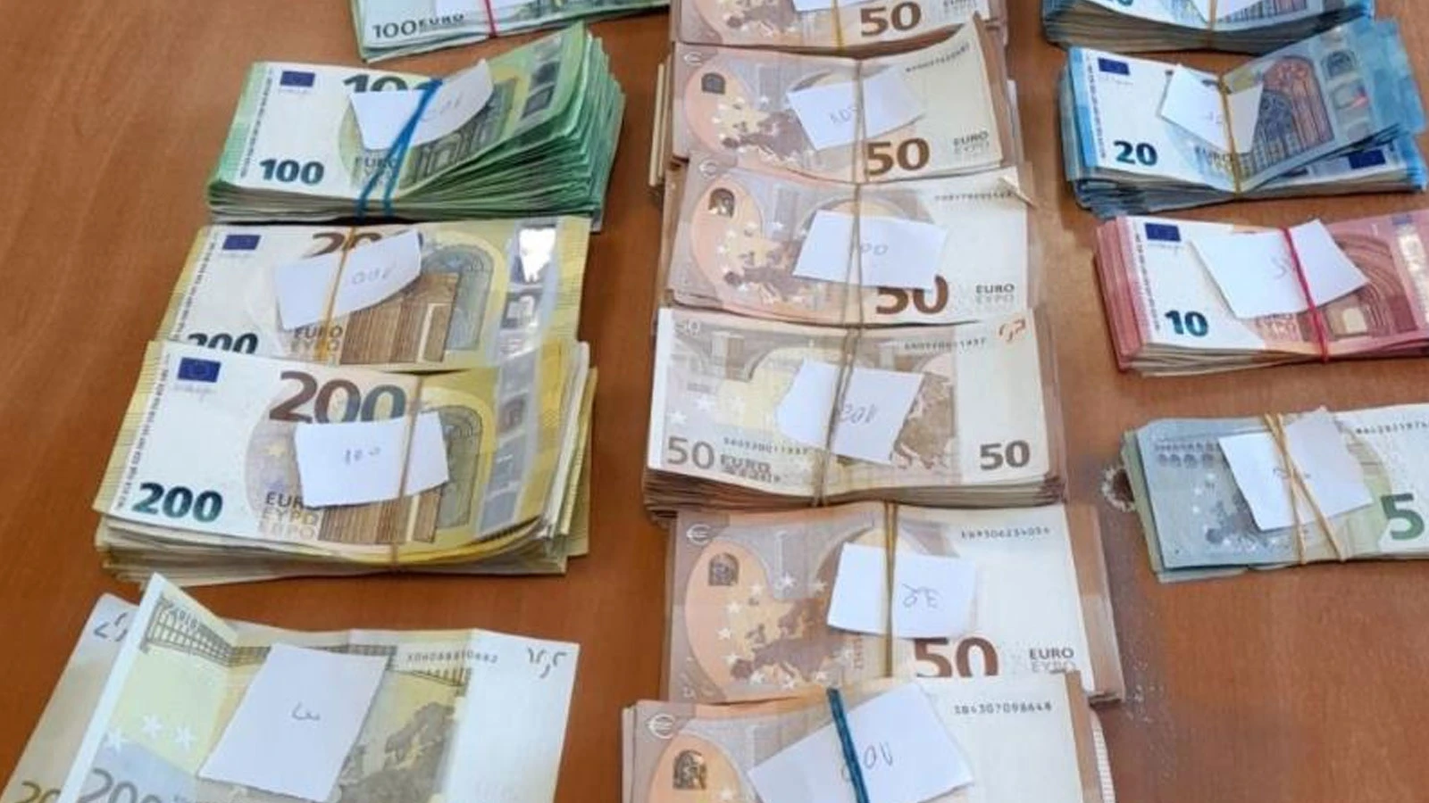 Buzdolabına sakladığı 62 bin 770 euro gümrükte yakalandı