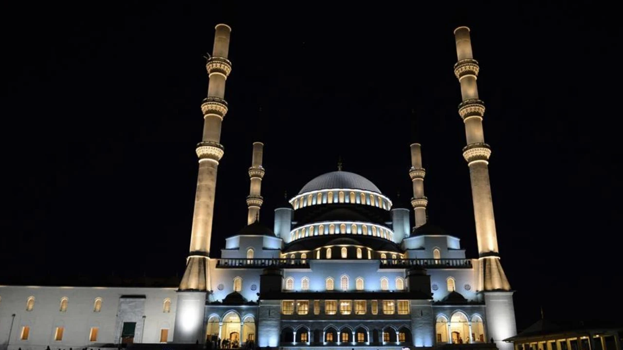 2026 KANDİL TARİHİ: Berat Kandili ne zaman?