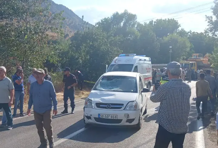 Cenazeye gidenlere otomobil çarptı: 1 ölü, 4 yaralı