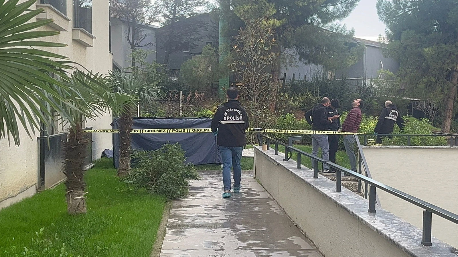 Hava almak isteyen adam 8'inci kattan düşerek can verdi