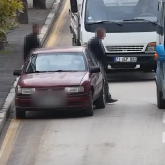 Kırıkkale'de Denetimi Görünce Araçtan İnip Yaya Gibi Yürüyen Ehliyetsiz Sürücü Drondan Kaçamadı