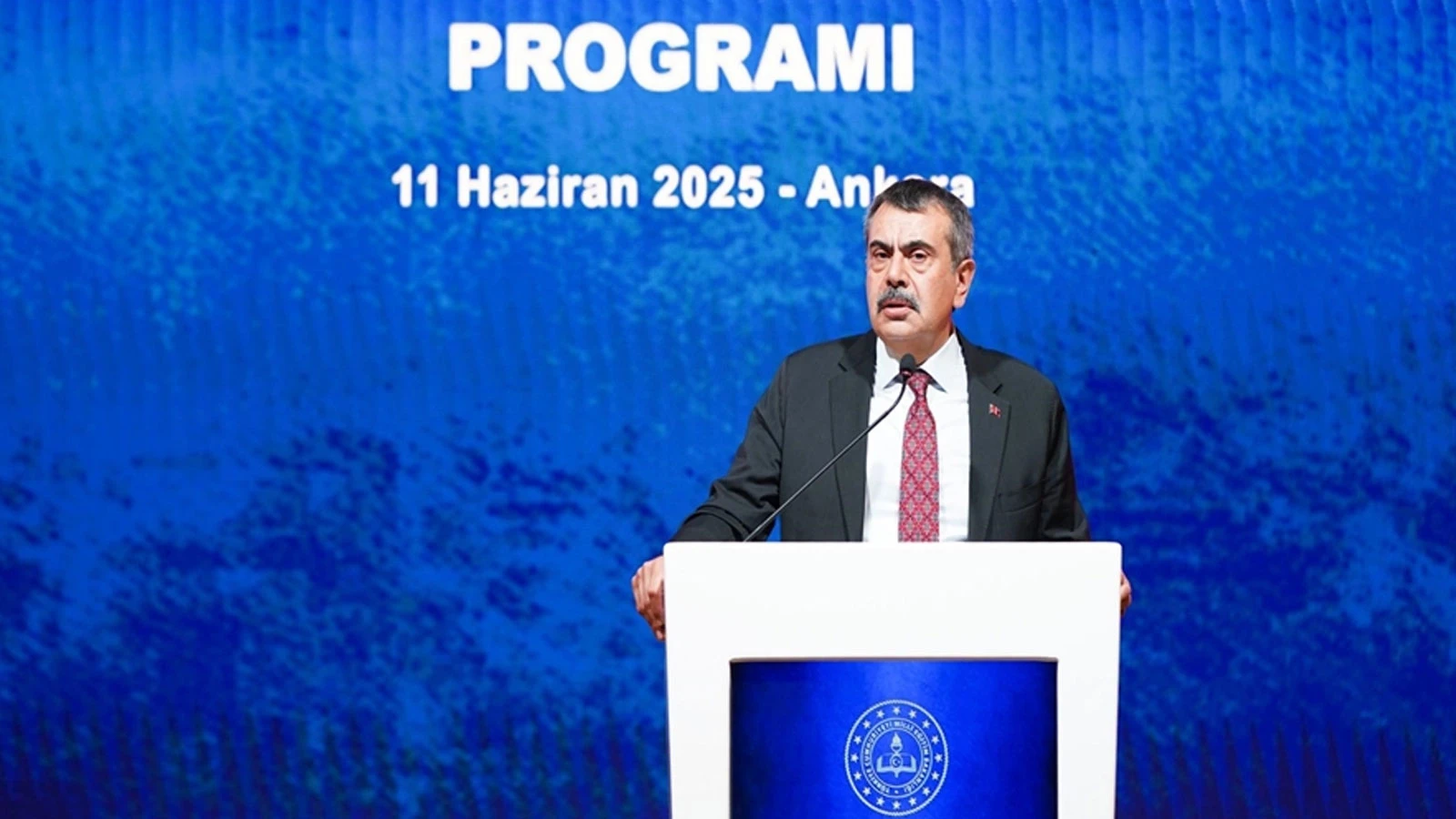 Bakan Tekin: Değerlerine bağlı bir kuşak yetiştirmek istiyoruz