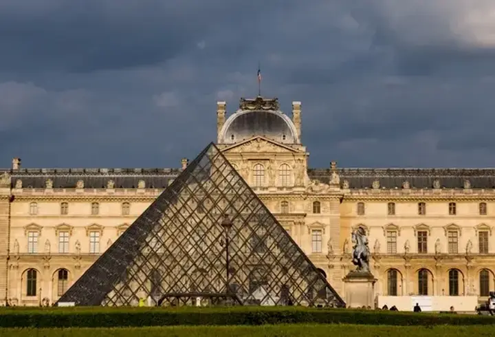 Louvre soygununda 2 tutuklama, 5 yeni gözaltı