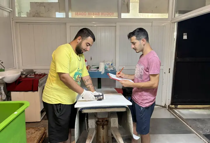 Stajyerler caretta carettaların geleceği için çalışıyor