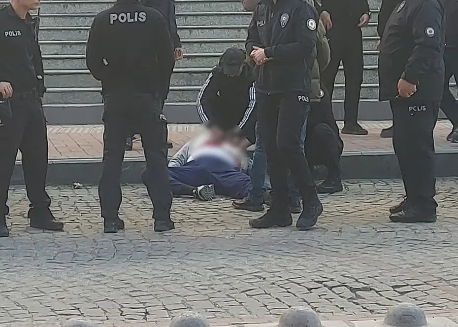 Tahliye edilen tacizcisini duruşma çıkışında öldürdü