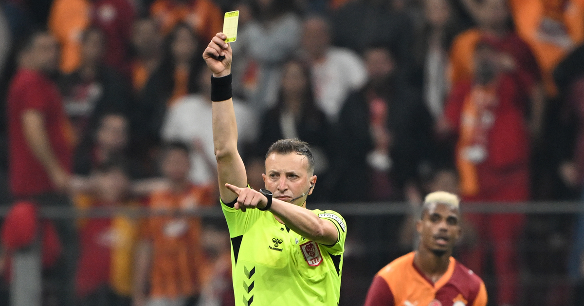 "Hakem 3 tane kırmızı kartı atladı!"