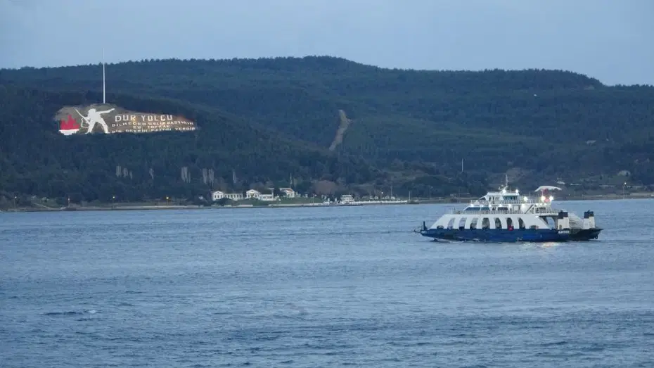 Bozcaada ve Gökçeada'ya bazı feribot seferleri iptal edildi