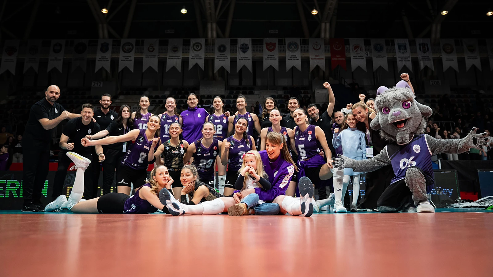 Zeren Spor, CEV Şampiyonlar Ligi'nde set vermeden kazandı