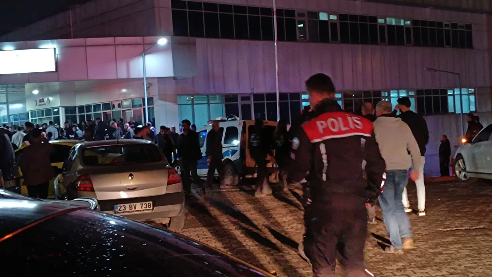 Bingöl'de ihbara giden ekibe ateş açıldı:1 kişi öldü, 1 polis yaralandı