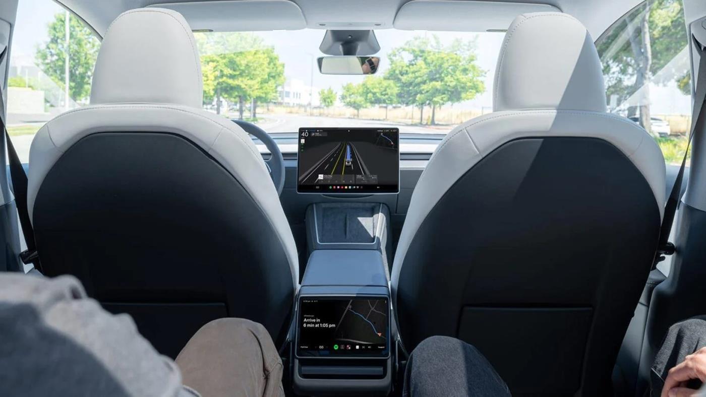 Tesla’dan rakiplerine gönderme: “Kendi kendini süremeyen arabalar”