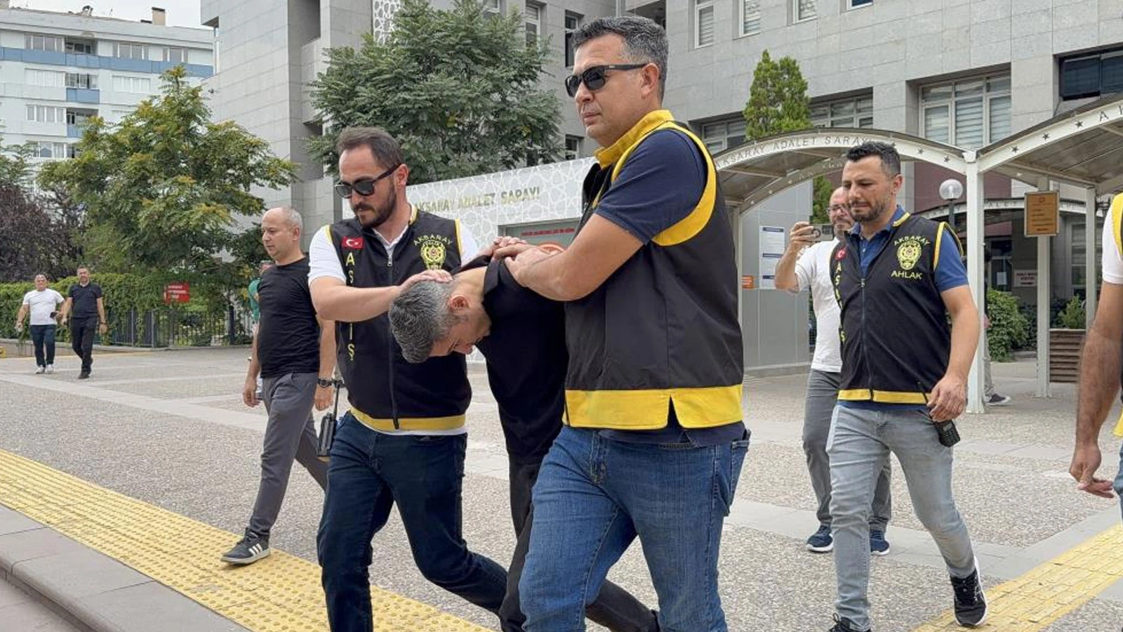 Arkadaşını öldürüp dondurma dolabına saklayan şahıs tutuklandı