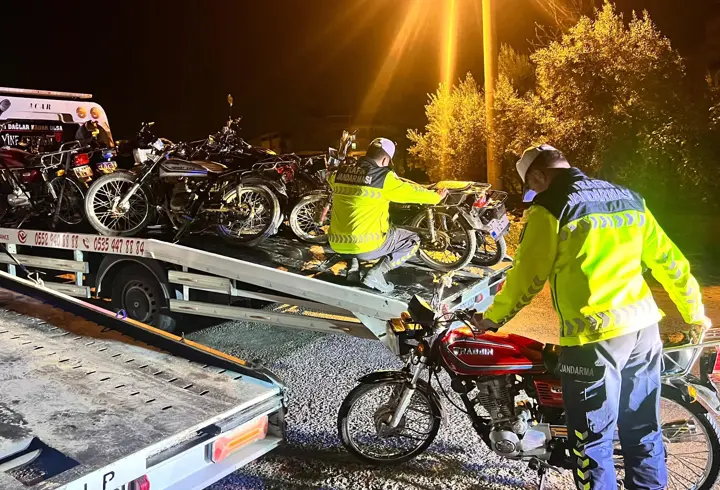 Motosikletle yarışan 18 sürücüye 195 bin lira ceza