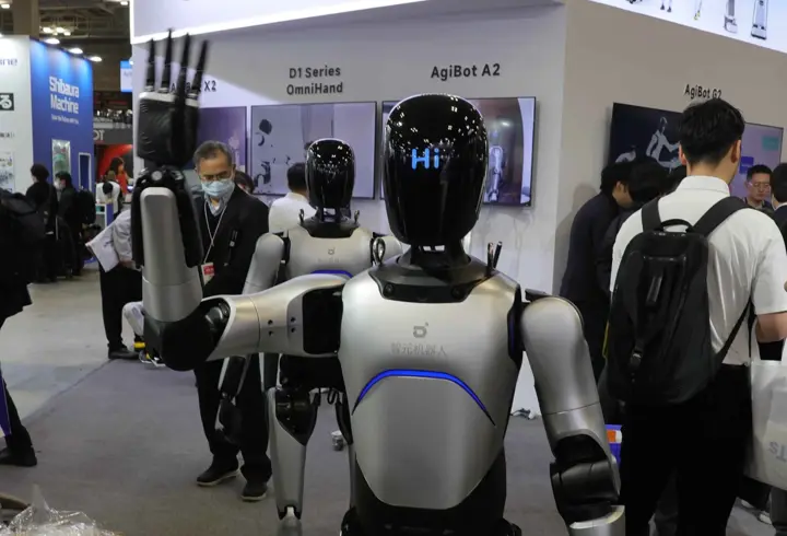 Japonya'daki fuarda dikkatler ondaydı! Robot Luca'dan Türkiye'ye 'lokumlu' selam...