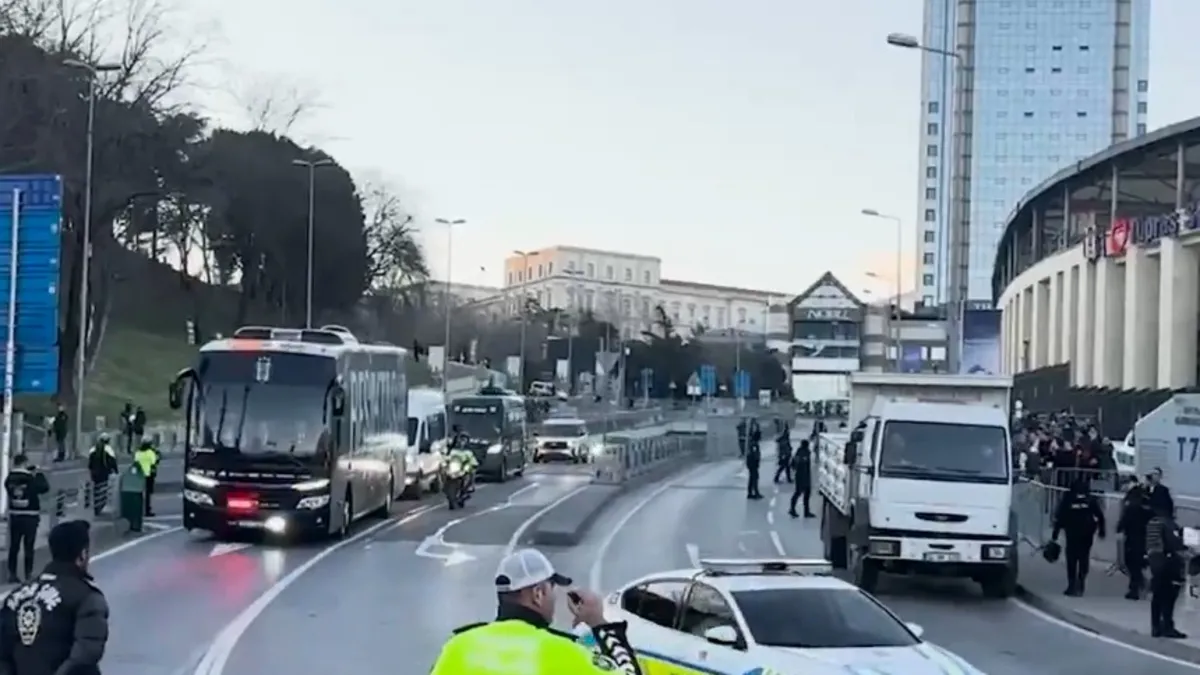 Beşiktaş kafilesi derbi için Dolmabahçe'ye geldi!