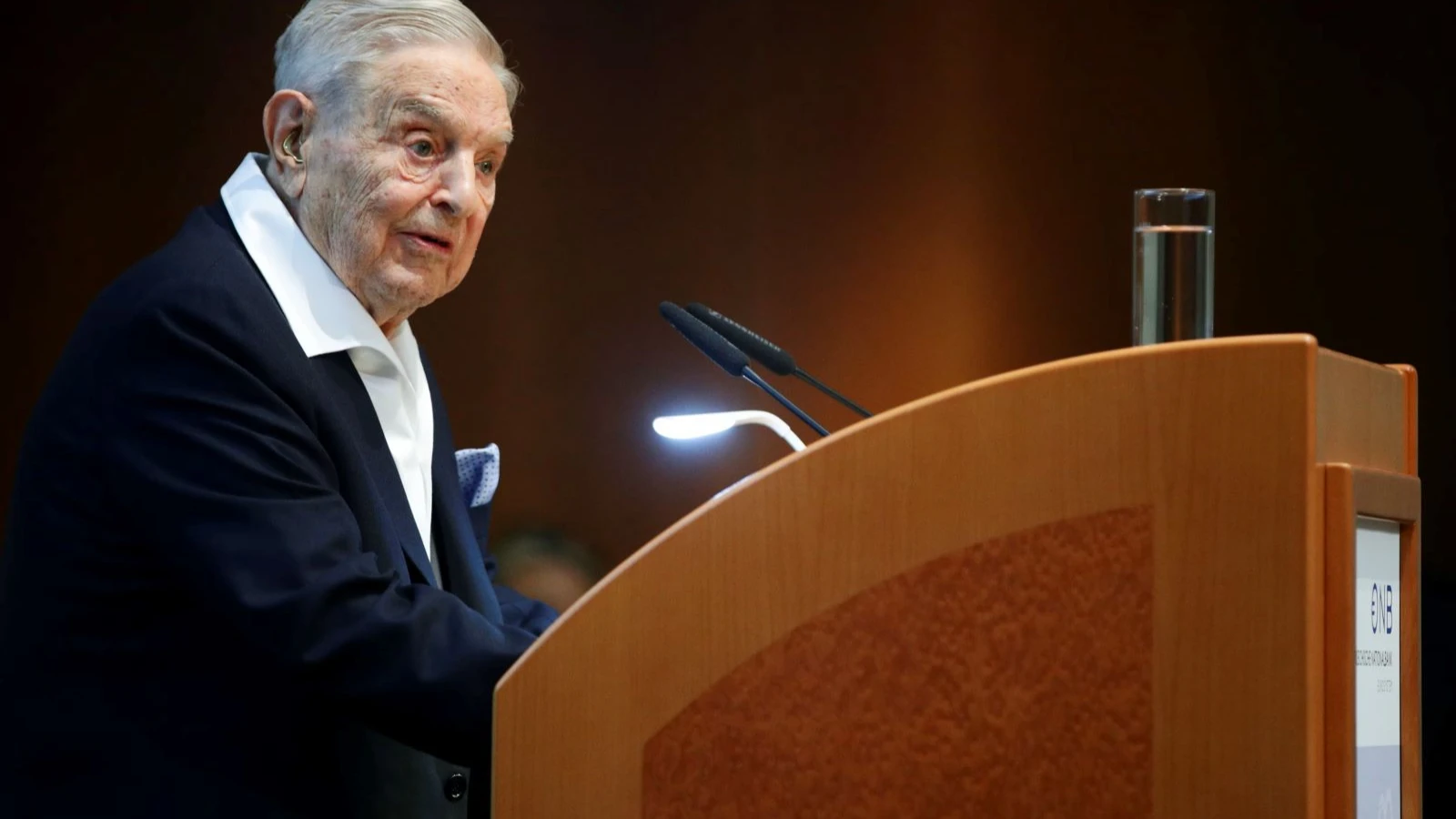 Donald Trump, George Soros'un yargılanmasını istedi