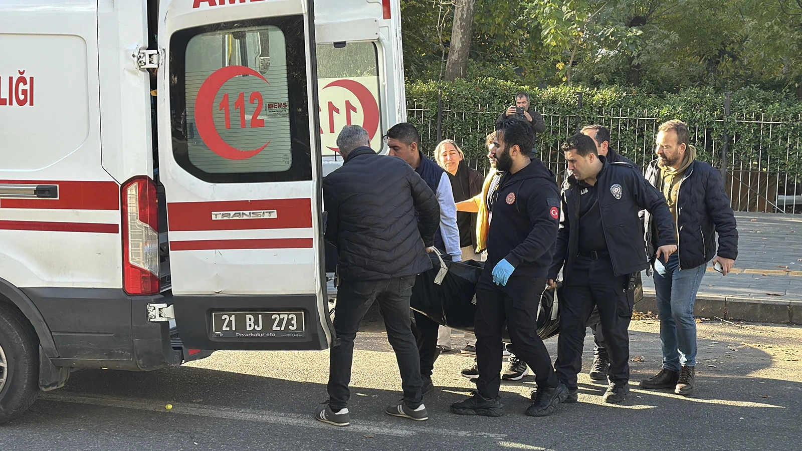 Diyarbakır'da aile faciası! Annesi ve ağabeyini tüfekle öldürdü