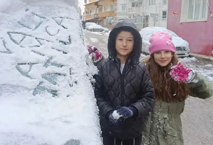Öğrenciler çektikleri videoyla Vali Bakan’dan okulların tatil edilmesini istedi