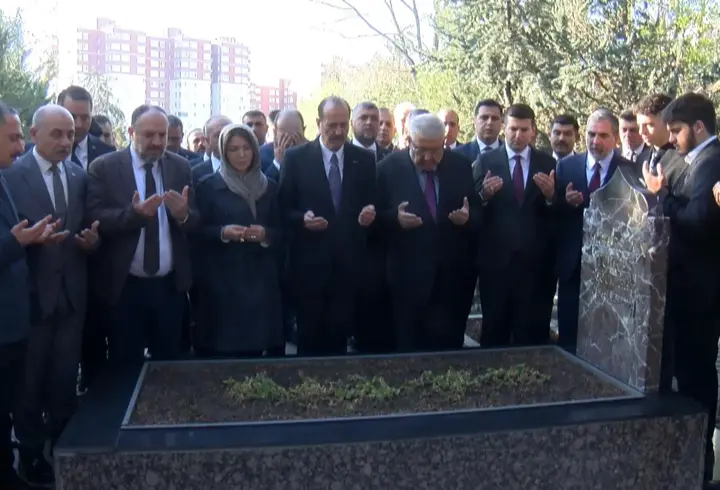 MHP'li Yalçın ve Özdemir'den Türkeş’in kabrine ziyaret