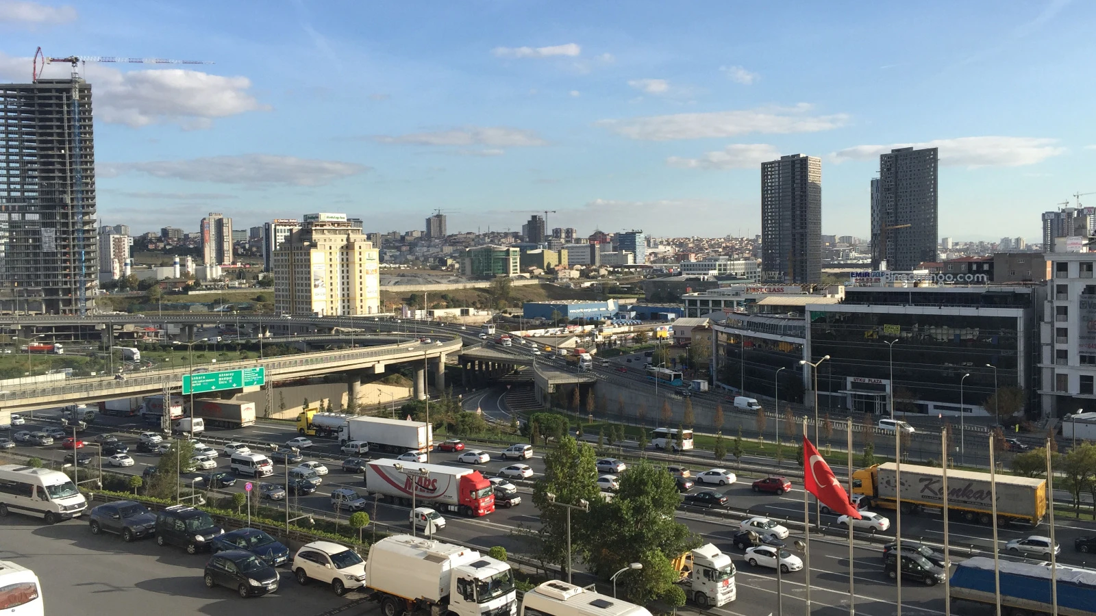 İstanbul'da mesai bitimiyle birlikte trafik yoğunluğu yaşanıyor
