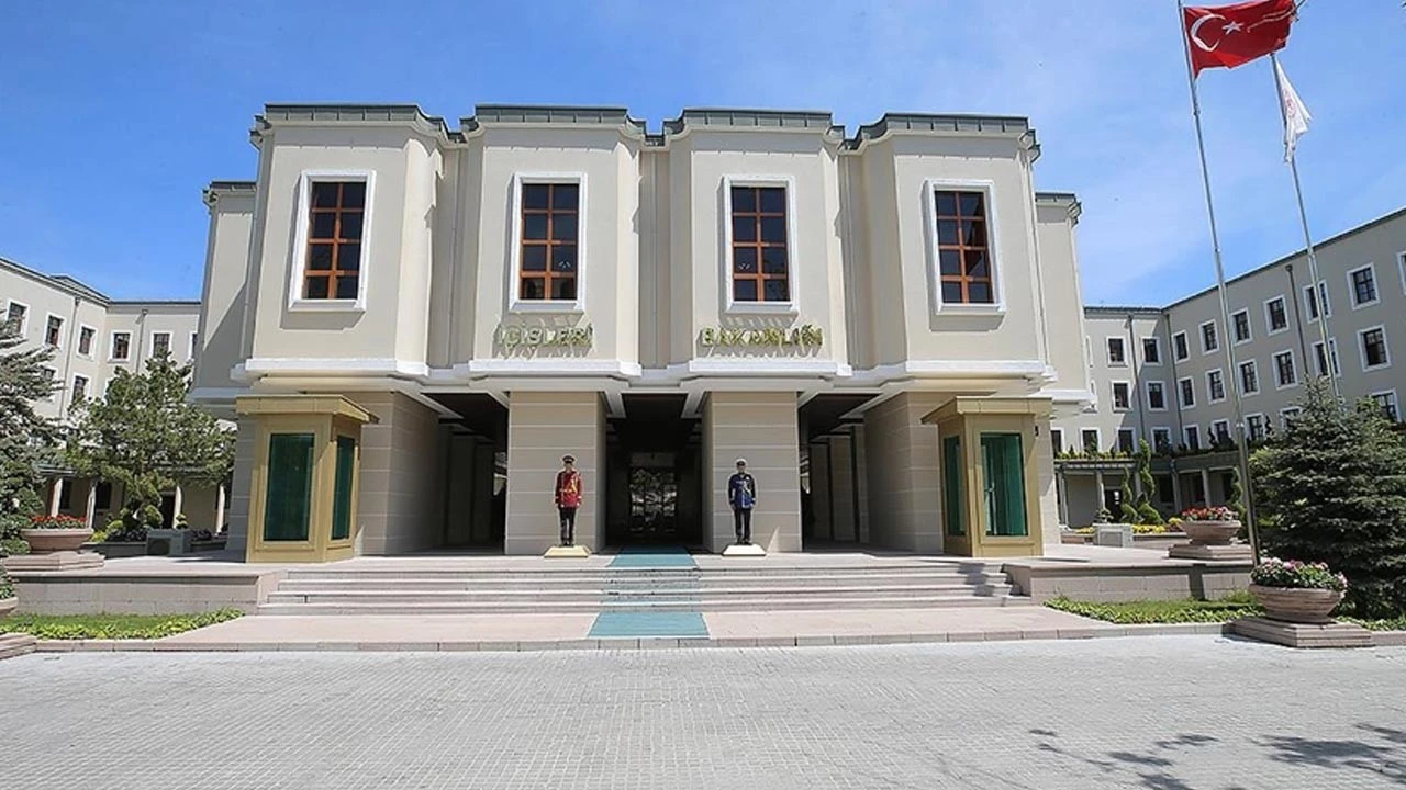 Bakanlık'tan 'Büyükşehir ilçelerine vali atanacak' iddialarına açıklama geldi