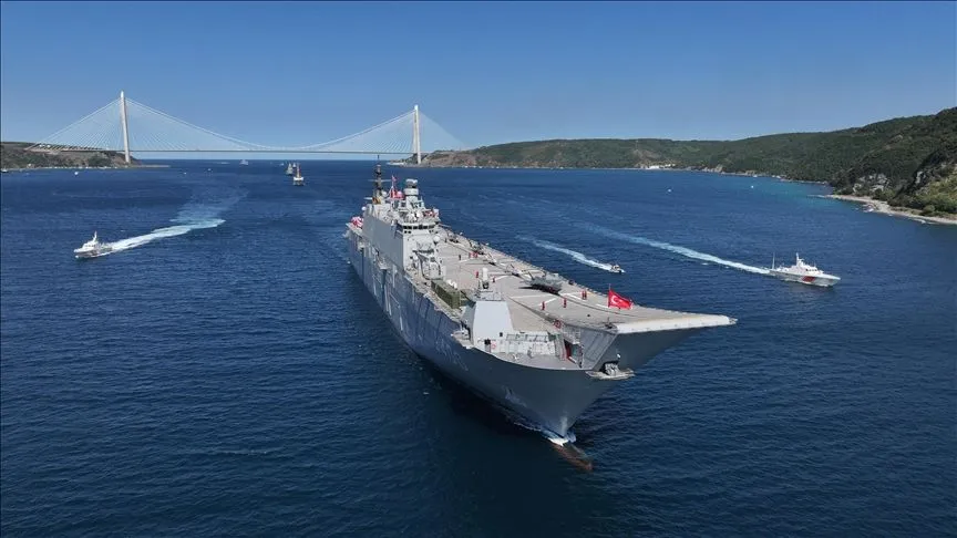 TCG Anadolu liderliğinde İstanbul Boğazı'ndaki geçit töreni başladı