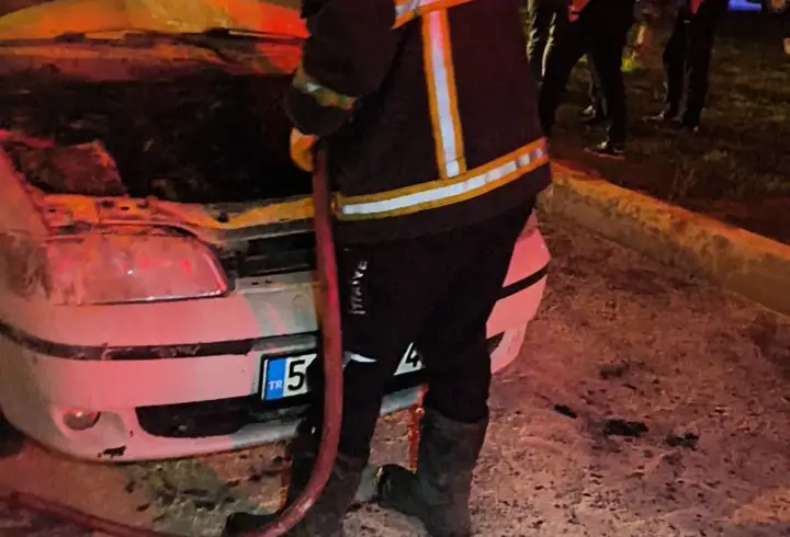 Nevşehir'de seyir halindeki otomobil yandı