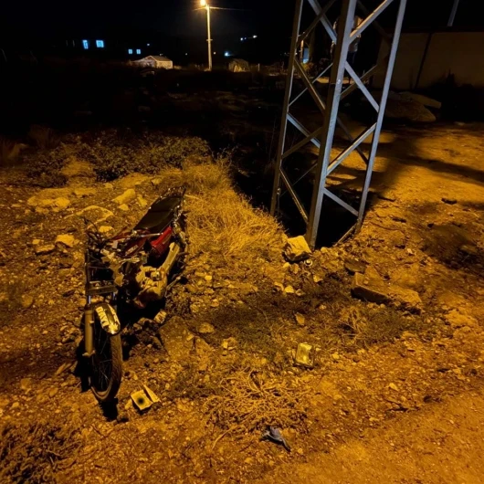 Elektrik Direğine Çarpan 28 Yaşındaki Motosiklet Sürücüsü Hayatını Kaybetti