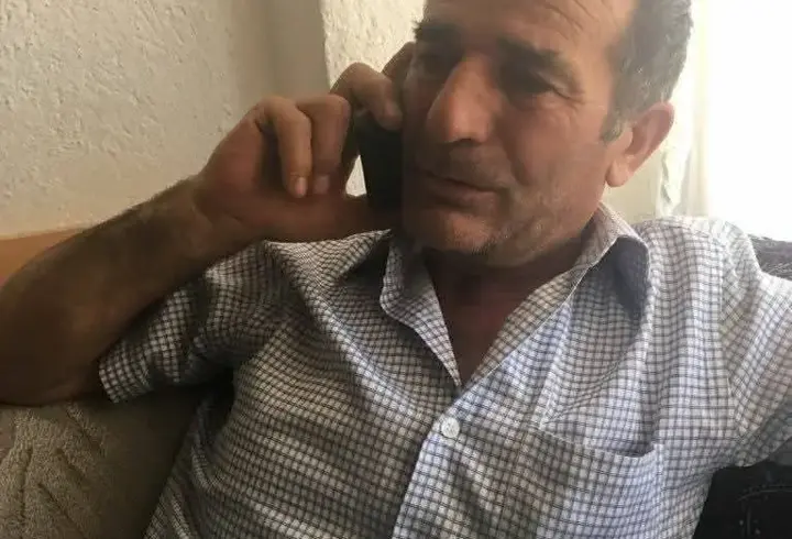 Traktörüne bağlı ilaç makinesini çıkarmak isterken sıkışarak öldü