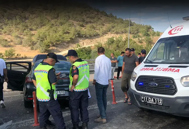 Geyve Beledi Başkanı Yıldız trafik kazası geçirdi: 4 yaralı