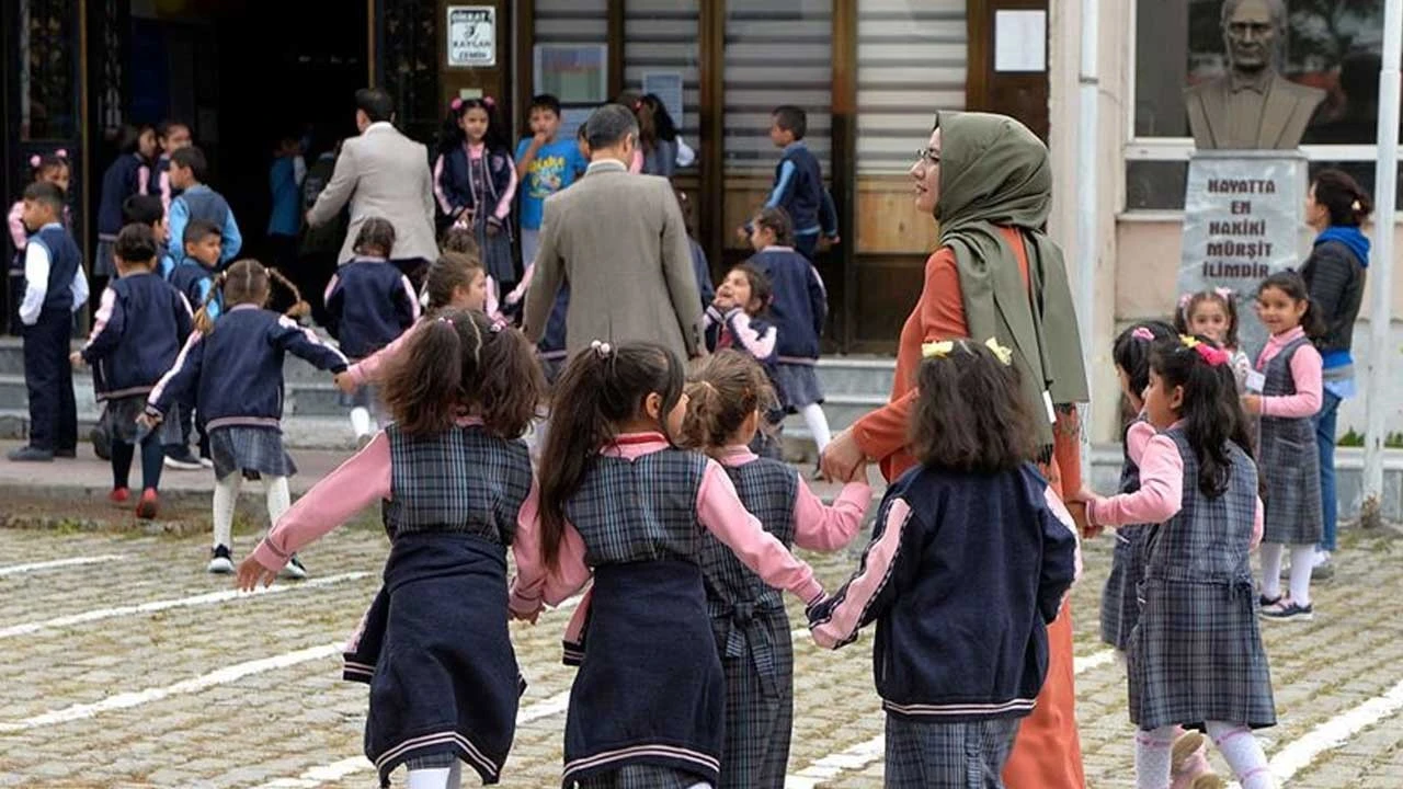 Vali Gül açıkladı: İstanbul'da okullar depremden etkilendi mi?